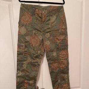 Chico's Oasis Charmed Ankle Floral Capris Size 2 R Casual Straight Leg